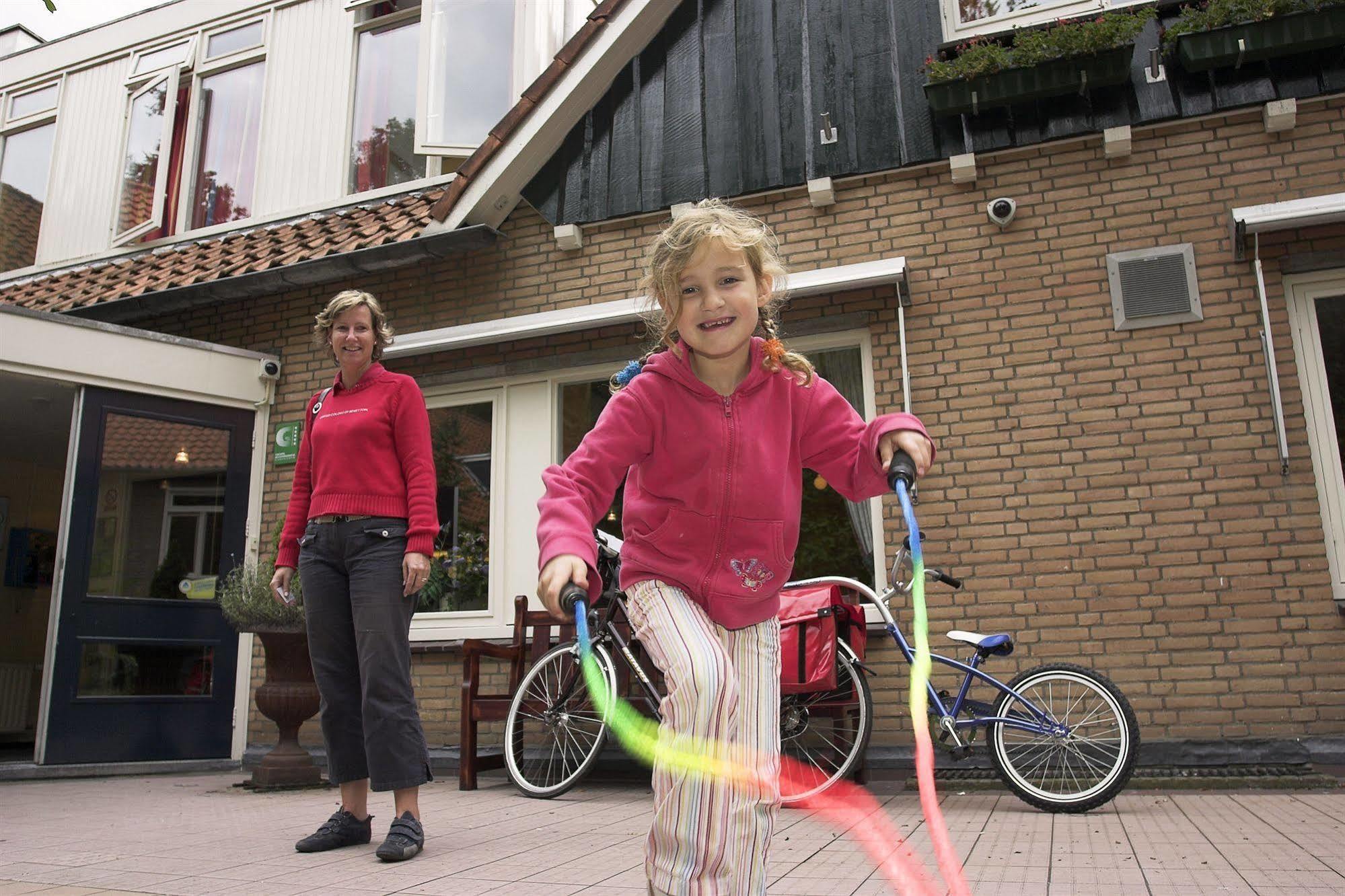 Stayokay Hostel Arnhem Bagian luar foto