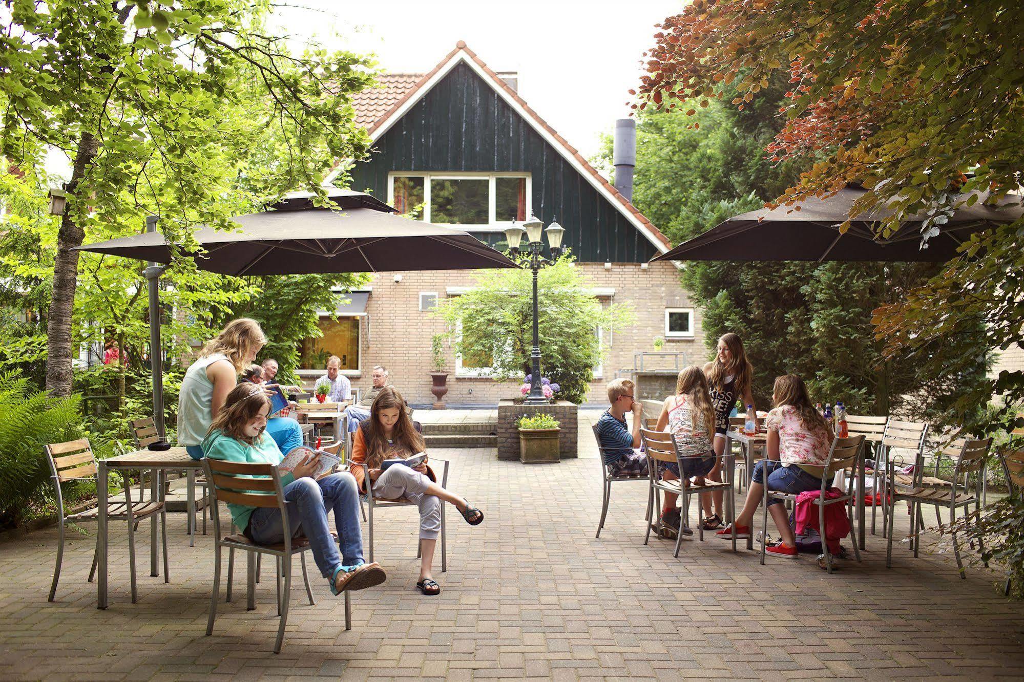 Stayokay Hostel Arnhem Bagian luar foto